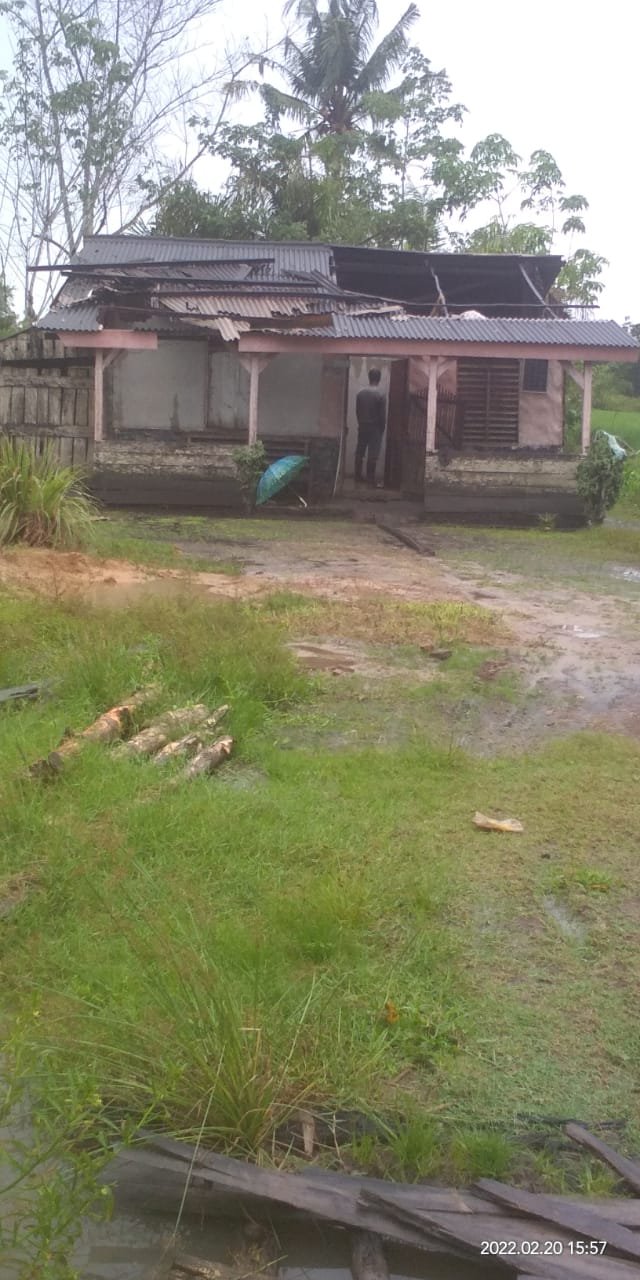 PUTING BELIUNG HANCURKAN RUMAH WARGA