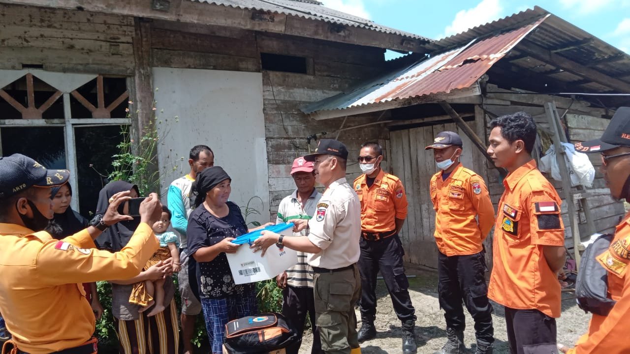 BPBD MESUJI BAGIKAN BANTUAN KORBAN DAMPAK PUTING BELIUNG 